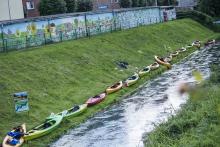 kajaki na brzegu, przerwa